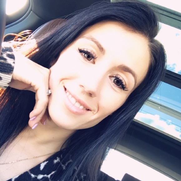 Meet your Posher, Dominique - Picture 1 of 1